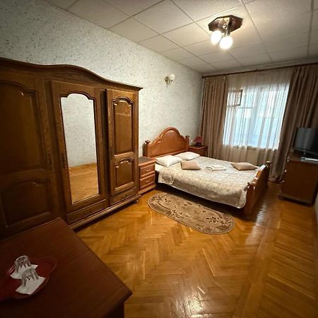 Dvoryanskiy Hotel Dnipro Exterior foto